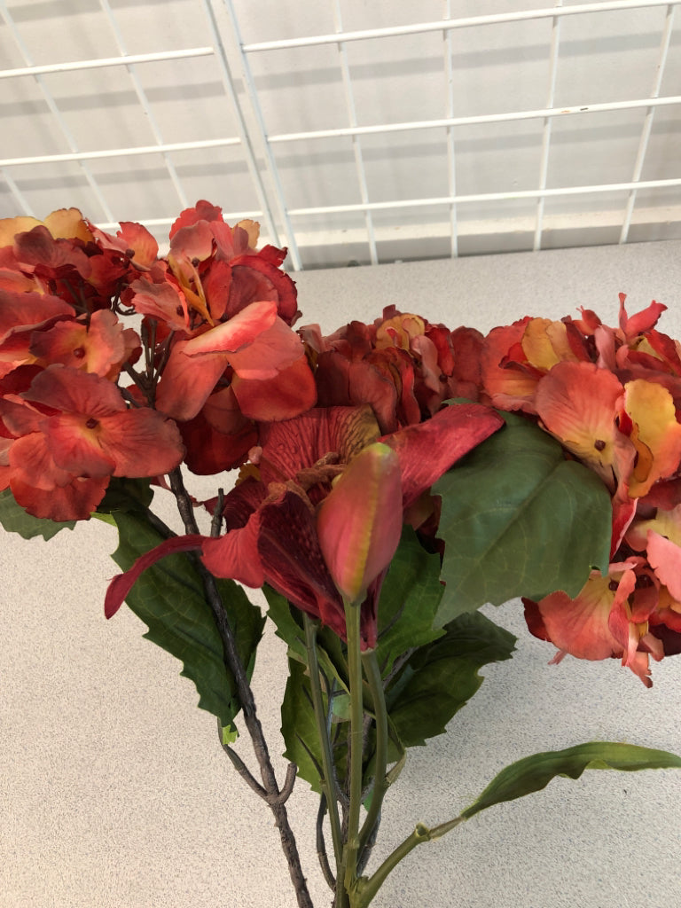 LG RED FLORAL BOUQUET.