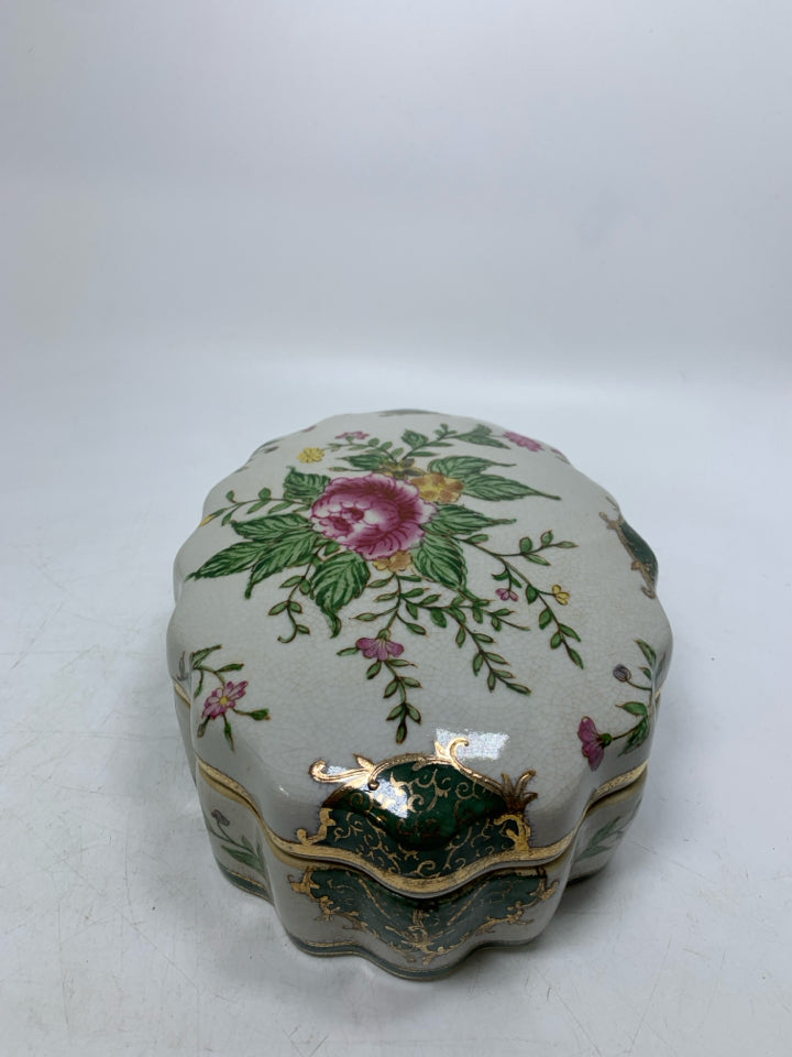 VTG WHITE OVAL COVERED TRINKET DISH W/ FLOWERS.