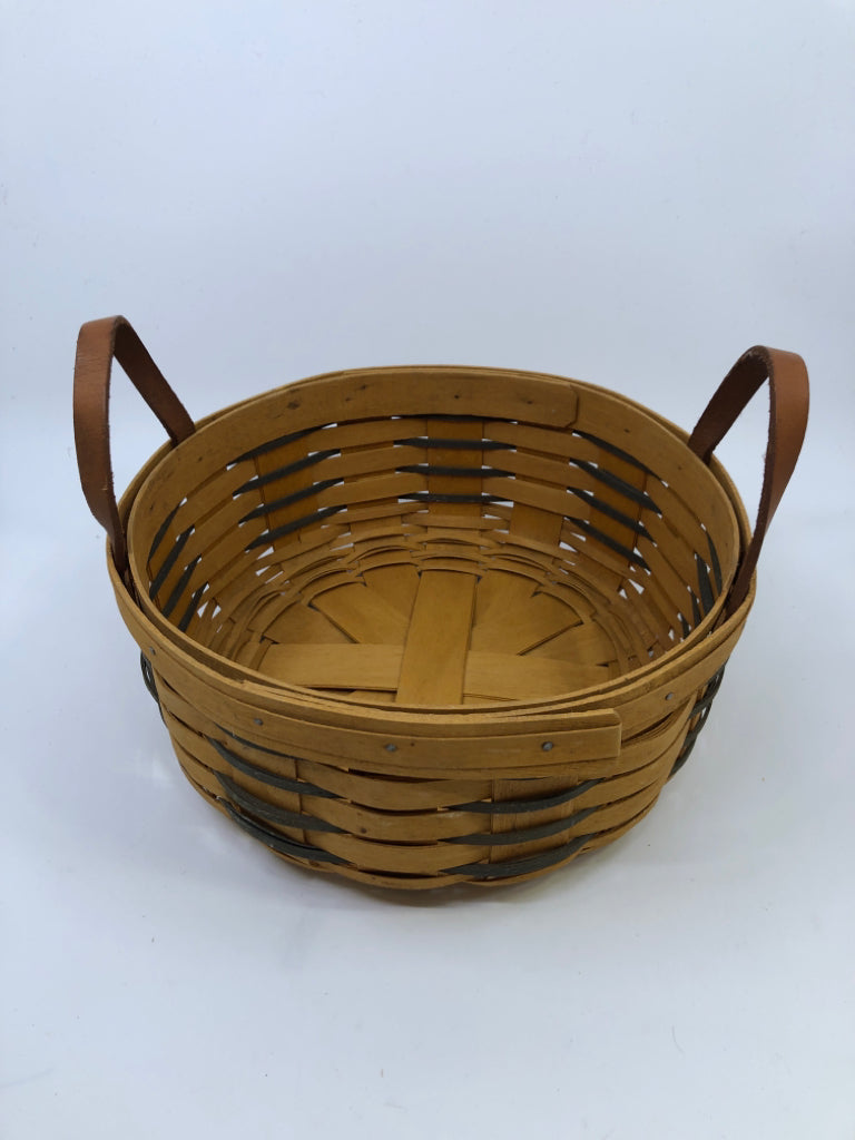 1997 MED SIZE GREEN ACCENT ROUND BASKET W LEATHER HANDLES.