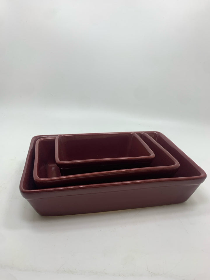 3PC RED RECTANGLE STONEWARE BAKING DISHES.