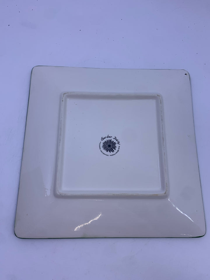 GREEN SQUARE PATTERN SERVING PLATE.