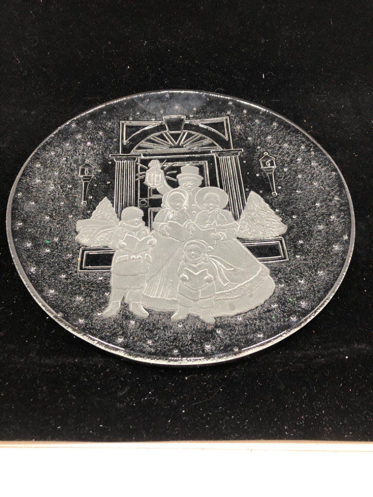 HOME WINTER SCENE GLASS SERVING PLATTER.
