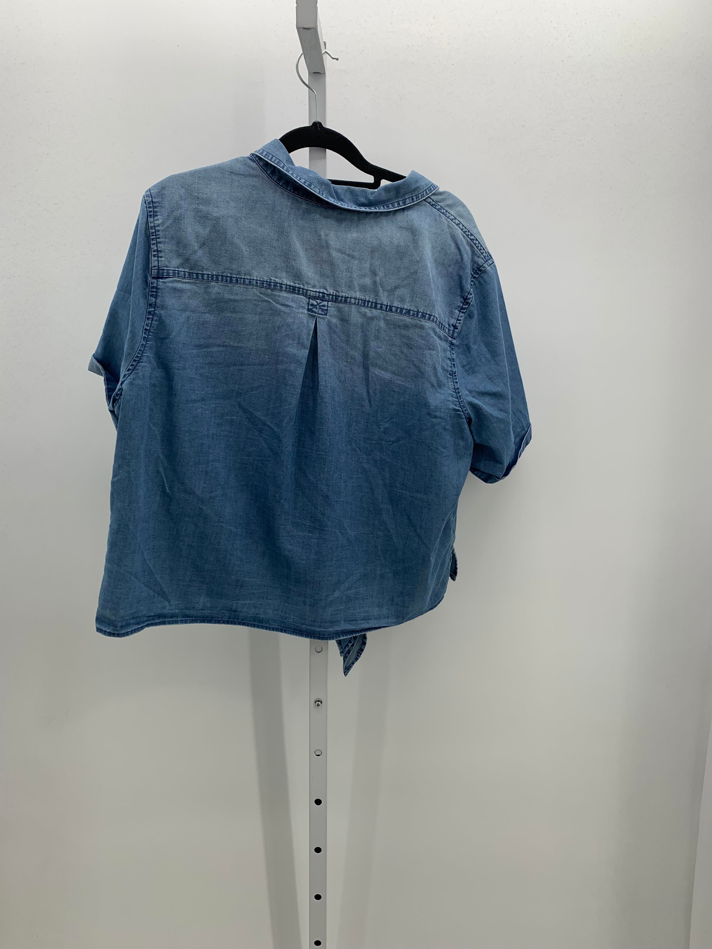 Size Extra Large Juniors Short Sleeve Shirt