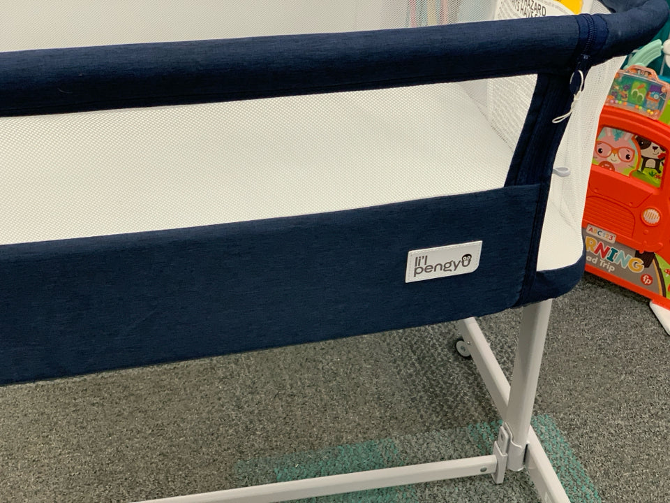 2-IN-1 Bedside Bassinet Sleeper