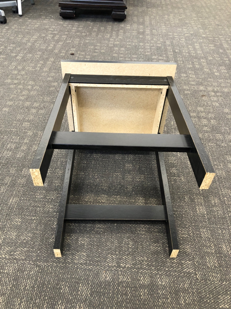 BLACK WOODEN SIDE TABLE.