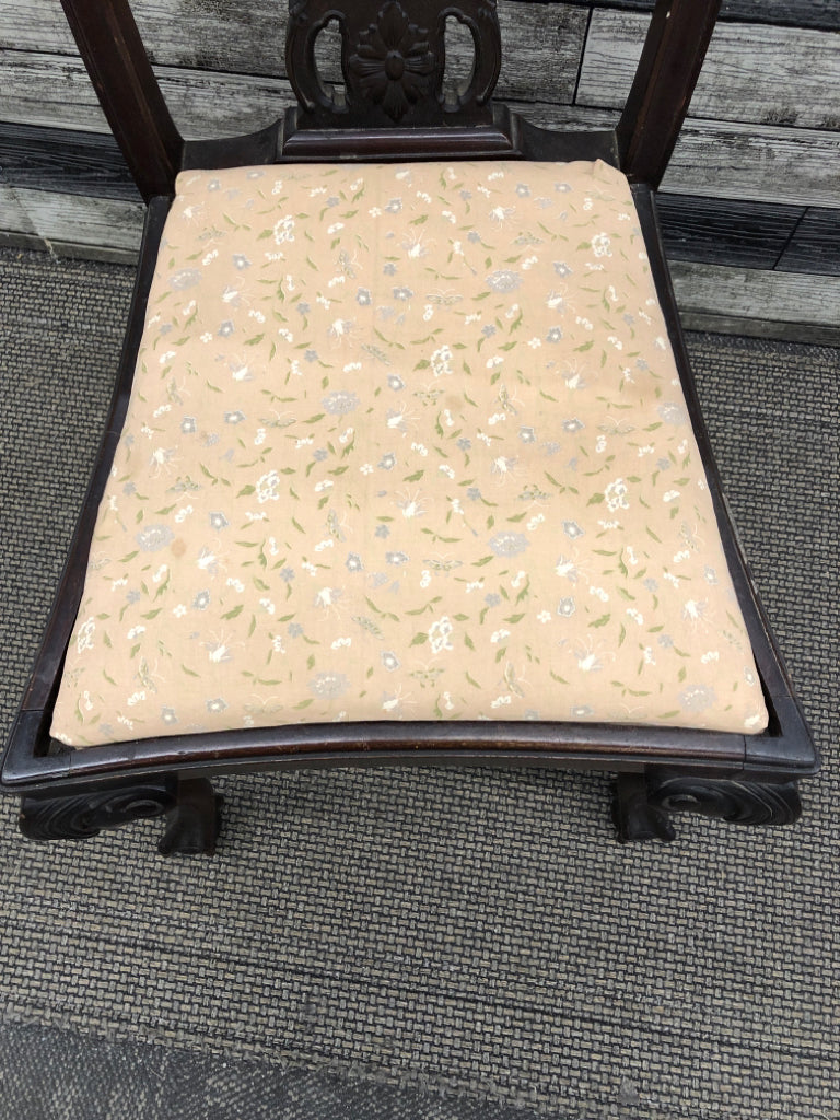VTG DARK WOOD ACCENT CHAIR W TAN AND PERIWINKLE FLORAL.
