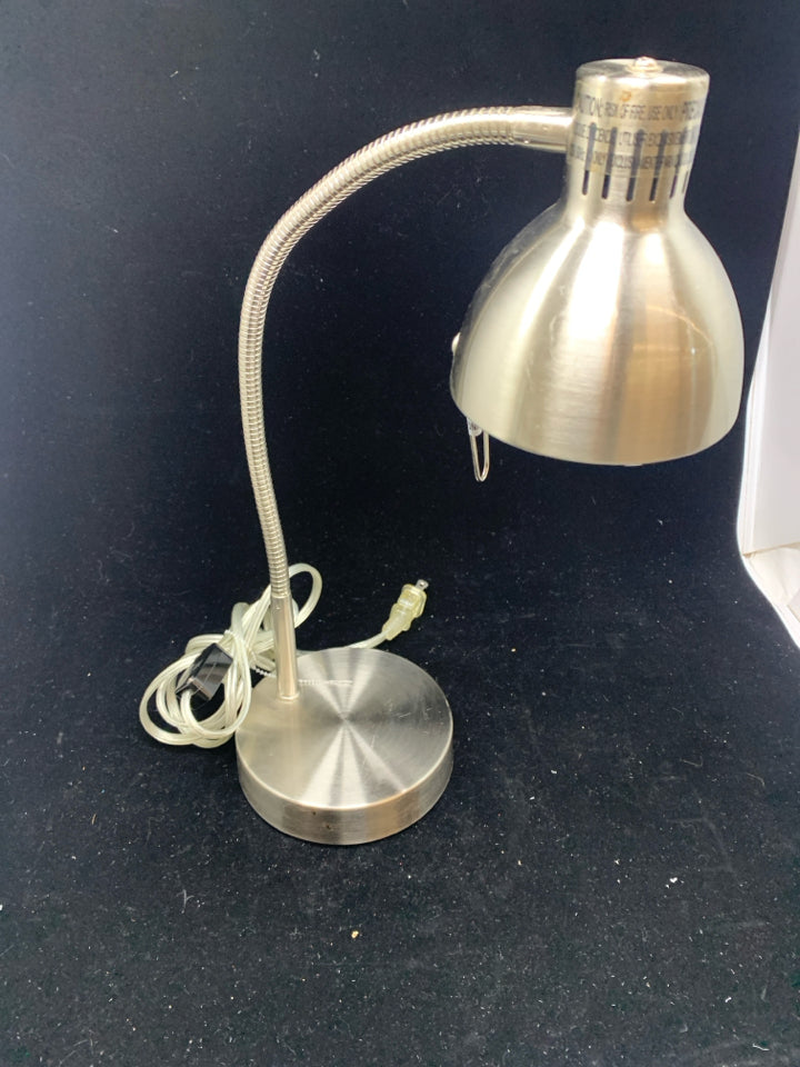 ADJUSTABLE METAL DESK LAMP.