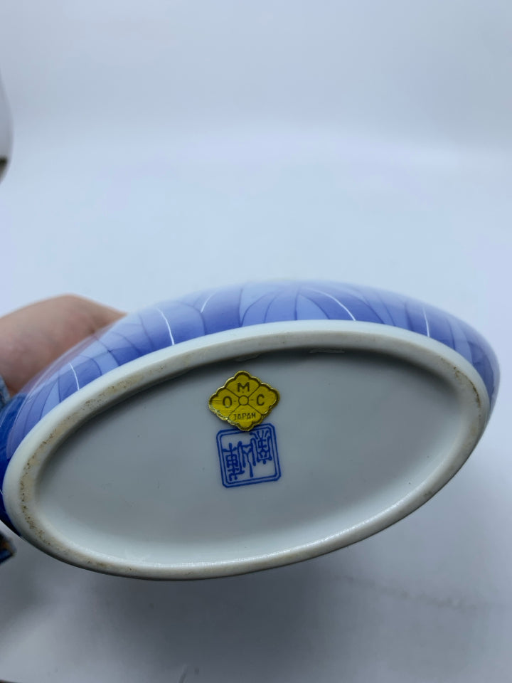 VTG TALL OVAL IRIS VASE.