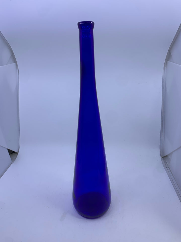 LARGE COBALT DECORATIVE VASE.