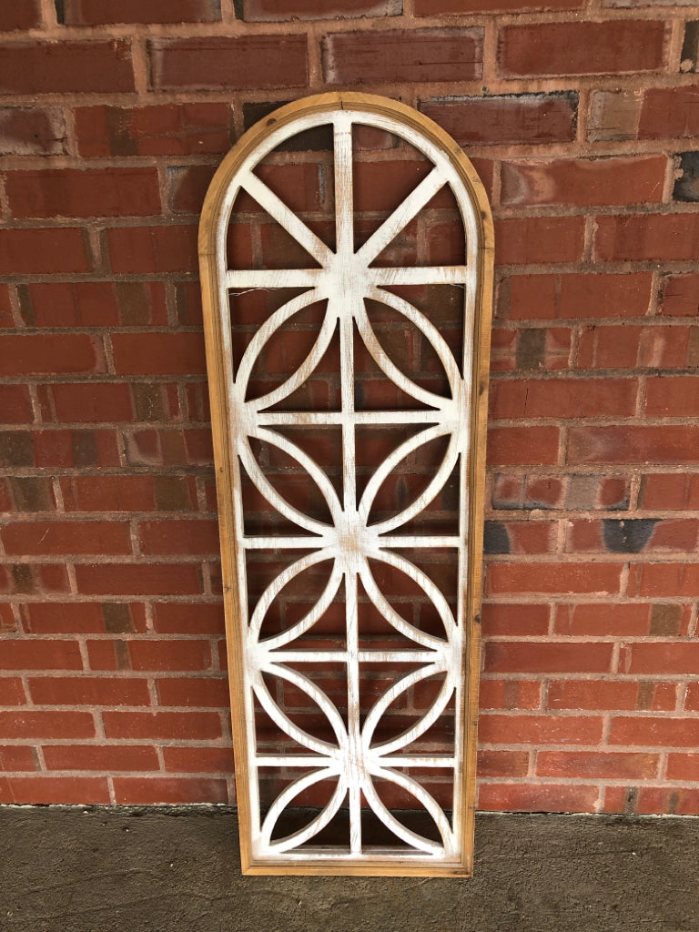 DISTRESSED WOODEN ARCH DECOR.