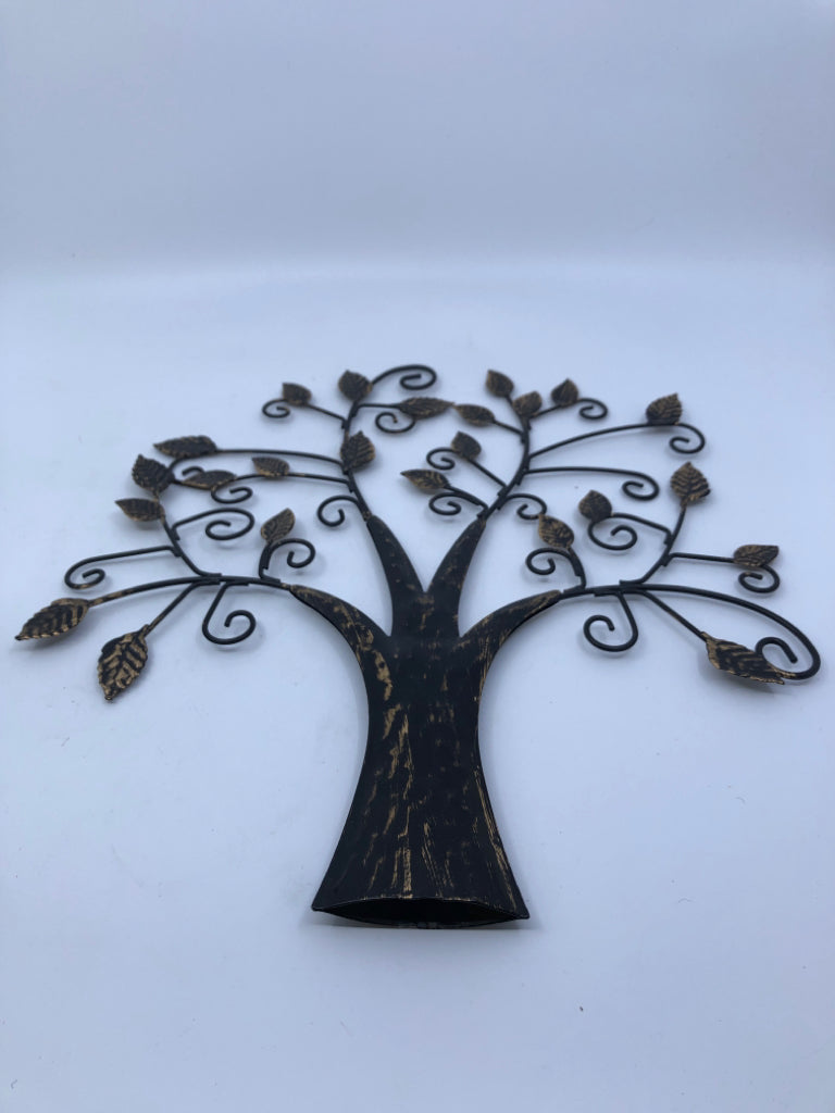 BLACK METAL TREE WALL ART.