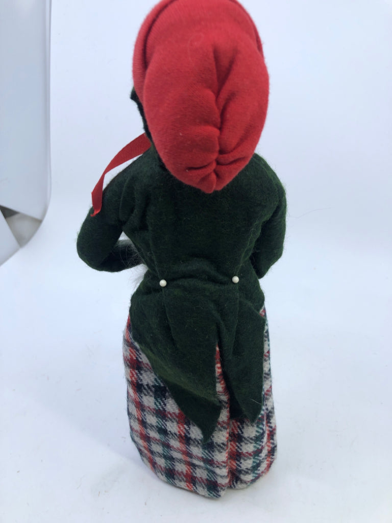 BYERS' CHOICE WOMAN W RED HAT, GREEN COAT, MUFF-1986.