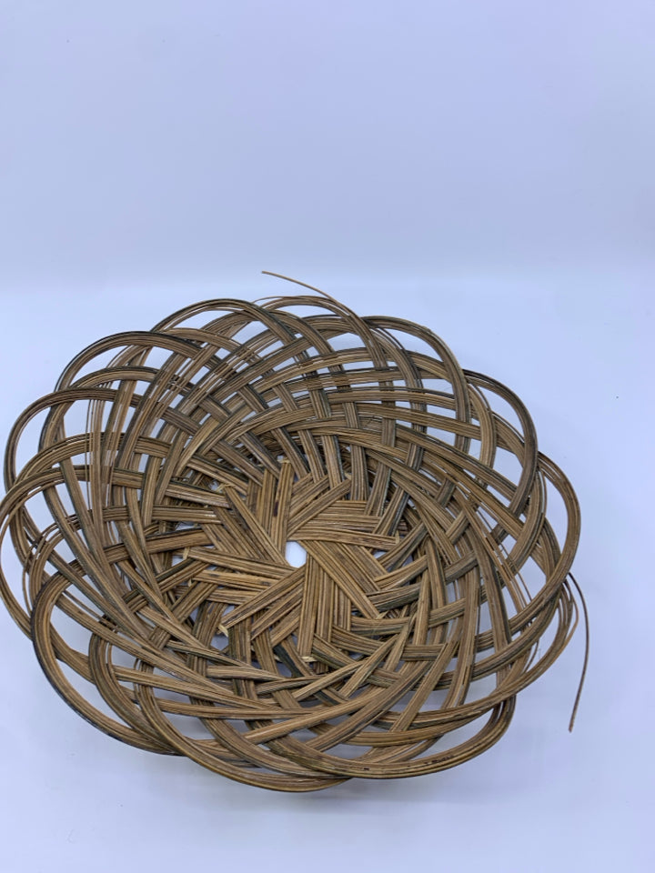 FANNED EDGE WAVY WOVEN BASKET.