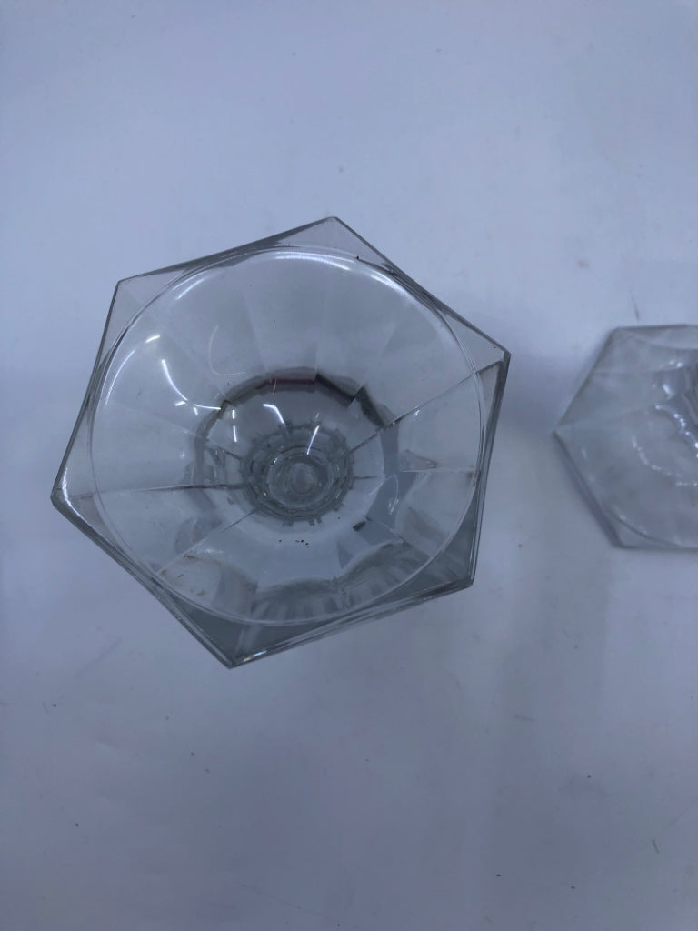 2 CLEAR GLASS TAPER CANDLE HOLDERS.