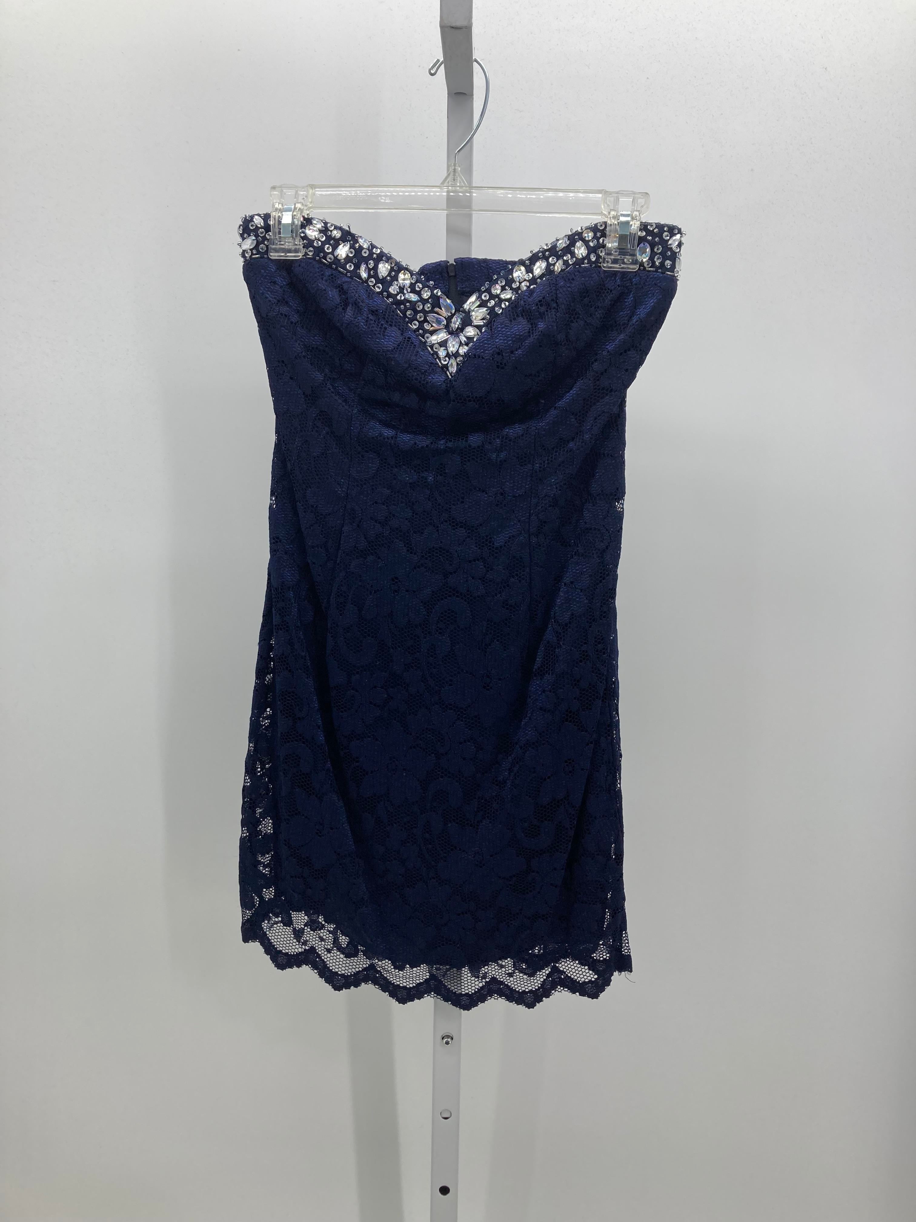 B. Darlin Size 5/6 Juniors Sleeveless Dress