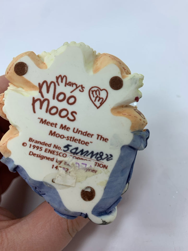 "MEET ME UNDER THE MOO-STLETOE" MARY MOOMOOS FIGURE.