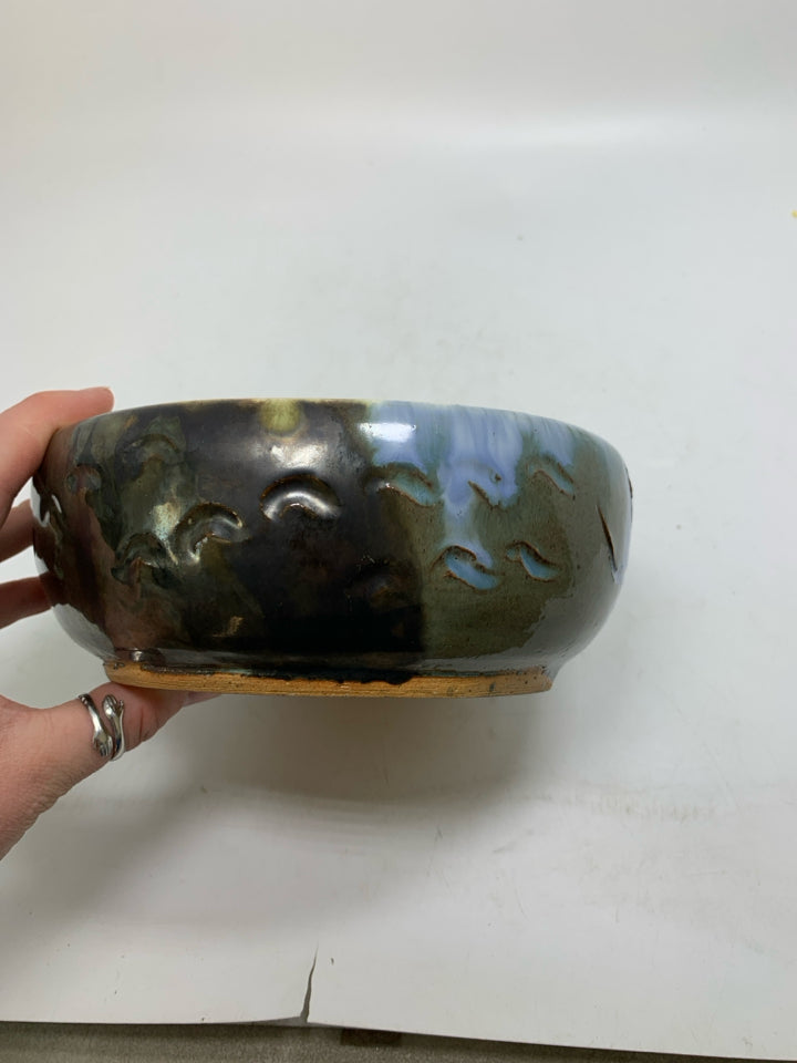 HEAVE DARK BROWN/BLUE OUTER WHITE INSIDE POTTERY BOWL.