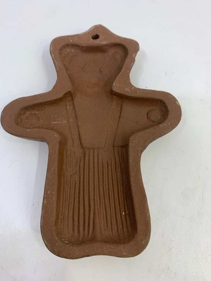 HEARTHSTONE CERAMIC BABY BEAR COOKIE MOLD.