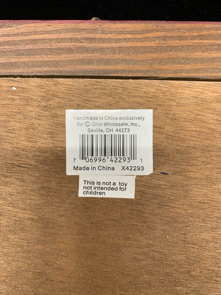 "WELCOME" WOOD FRAME HOLLY/TWIG WREATH WALL HANGING.