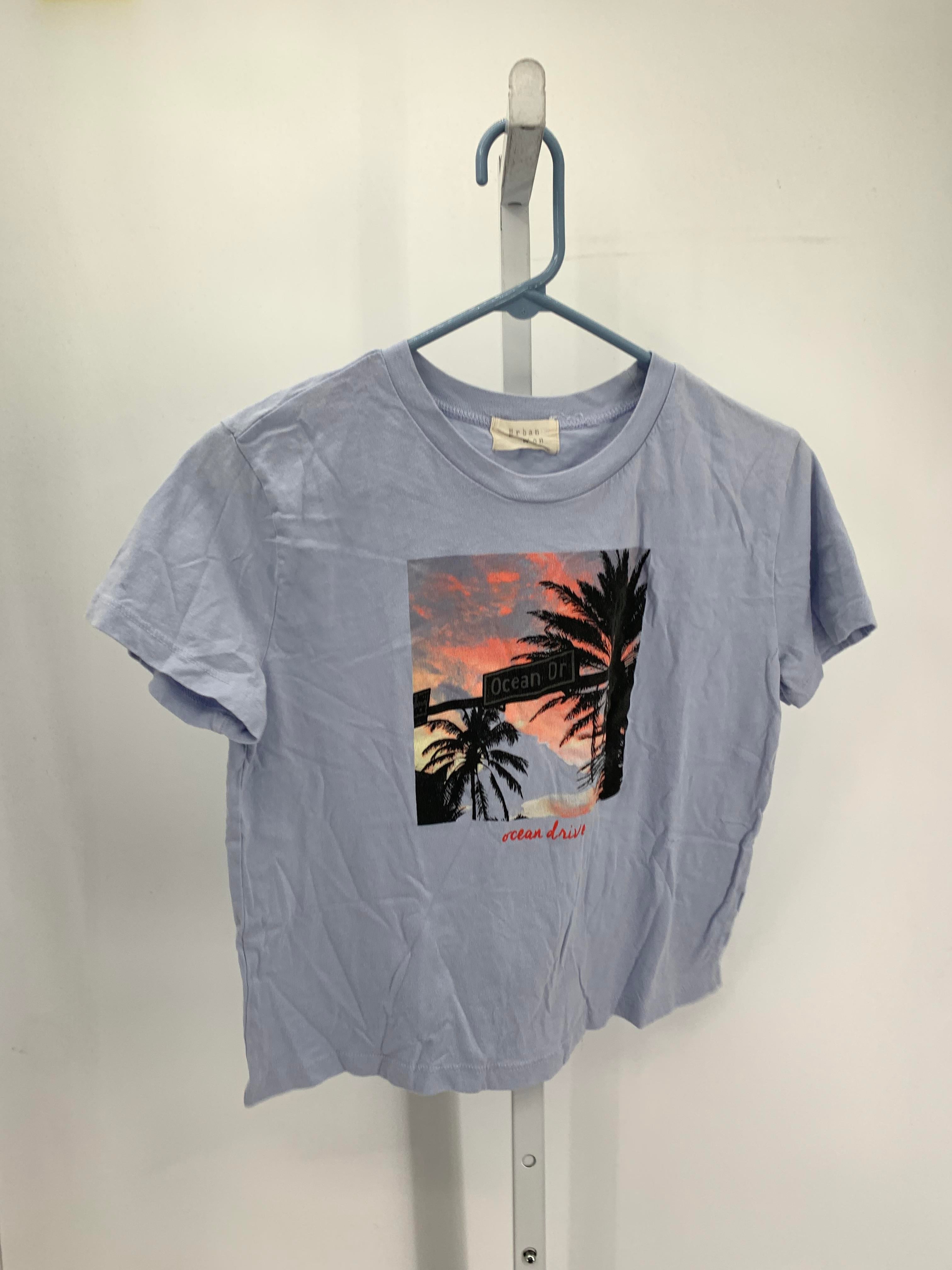 Size Medium Juniors Short Sleeve Shirt