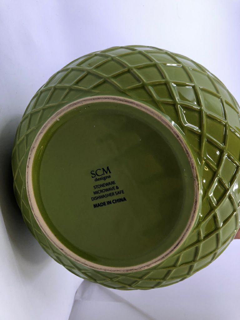4 COLORFUL NESTING BOWLS.