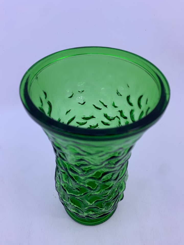 VTG GREEN TEXTURED GLASS VASE.