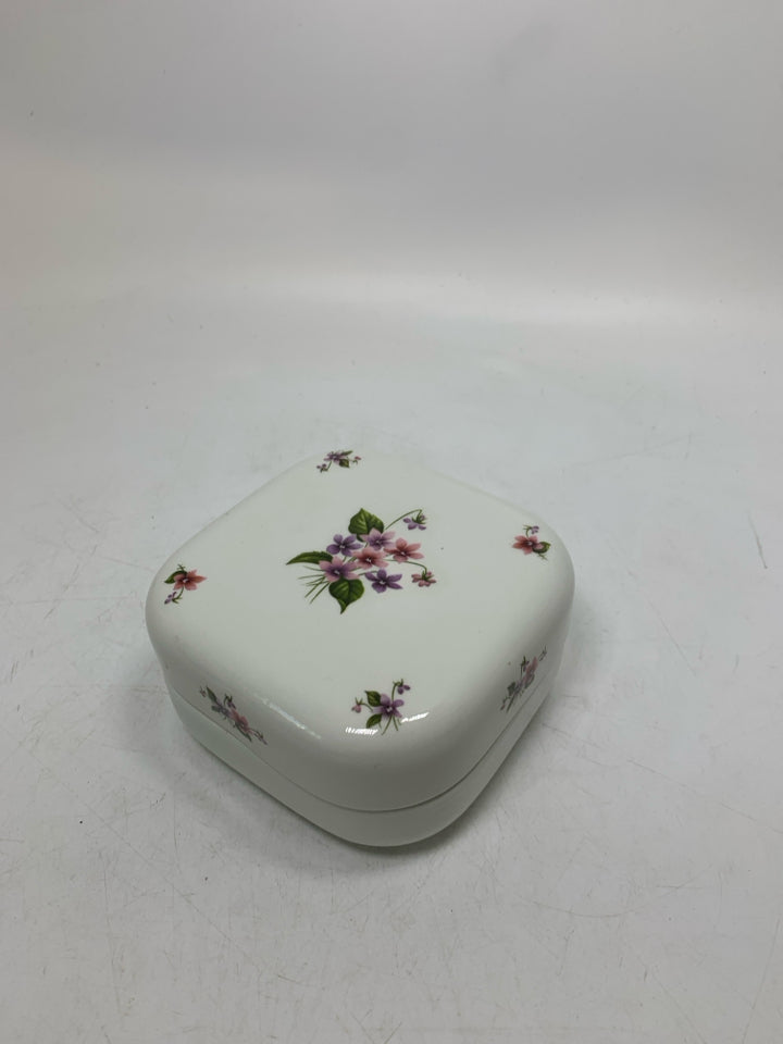 RUBEL SQUARE FLORAL TRINKET BOX.