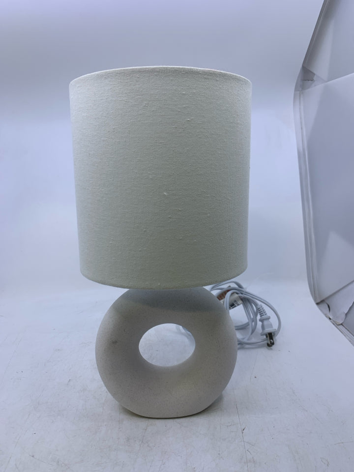 WHITE CERAMIC CIRCLE BASE W/ WHITE SHADE.