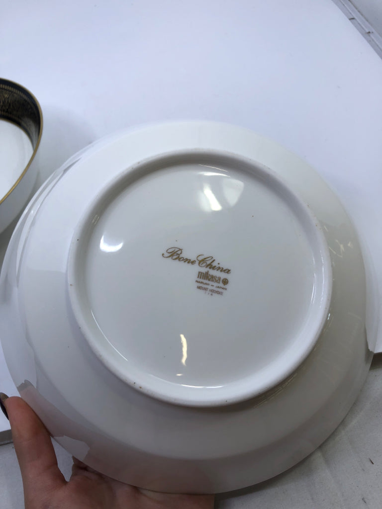 2 VTG BLACK AND GOLD SERVING BOWL SET.