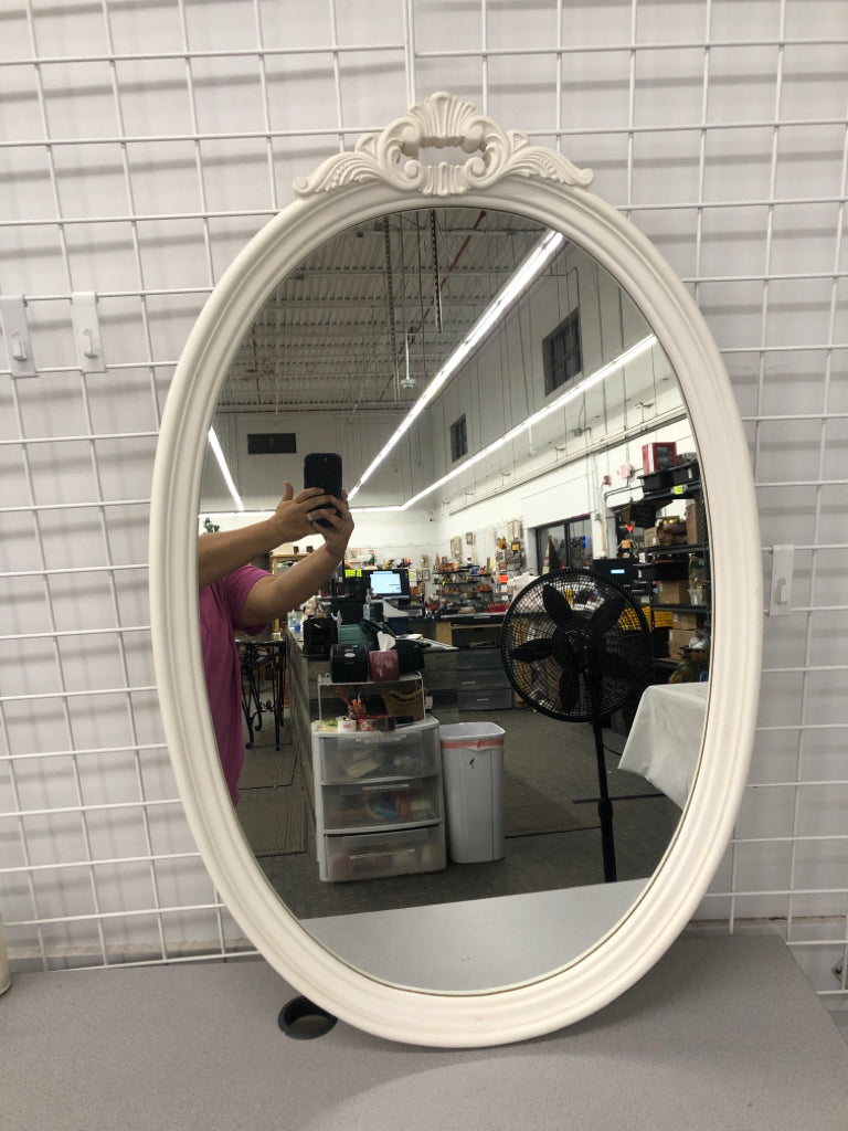 OVAL WHITE MIRROR W/ DECORATIVE TOP.