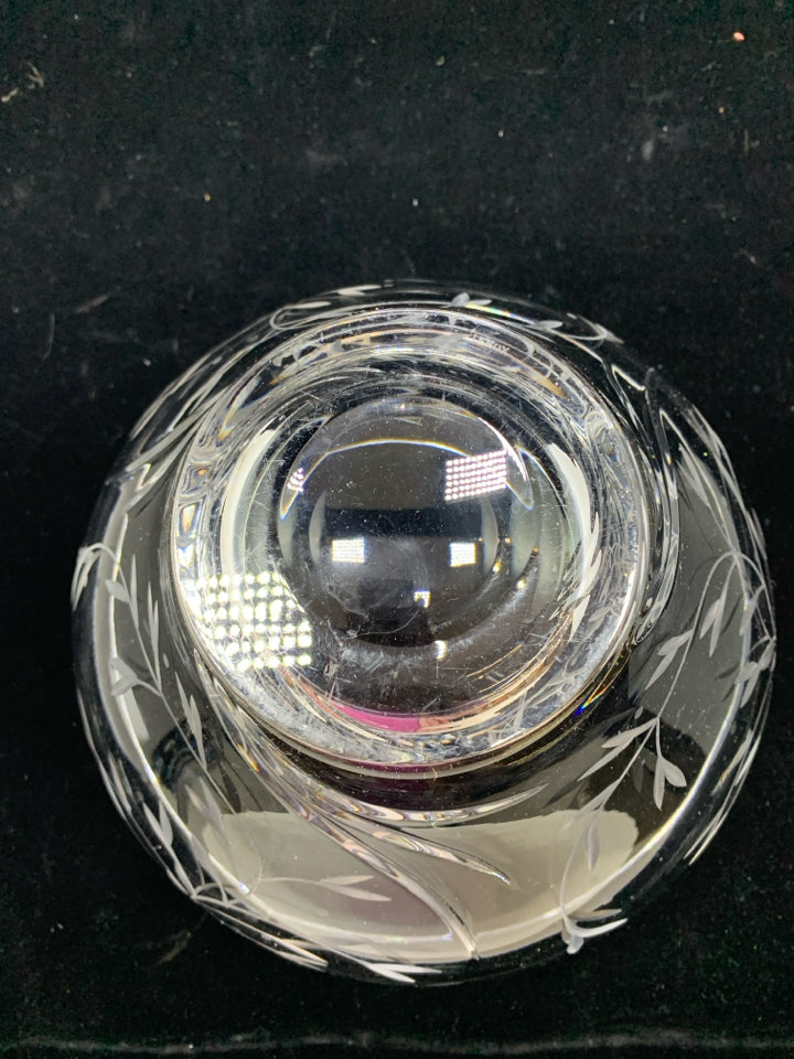 OPAL CENTERPIECE BOWL W/ETCHED FLORAL MOTIFS.