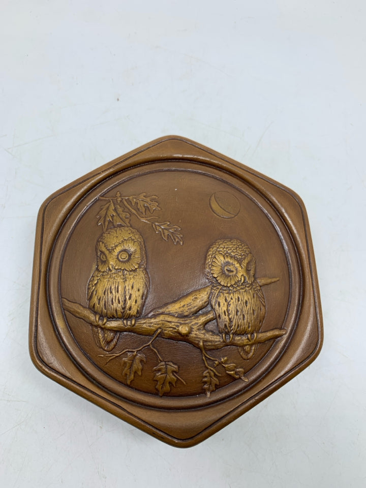 VTG BROWN CERAMIC HEXAGON SHAPED TRINKET BOX W/ EMBOSSED OWLS.