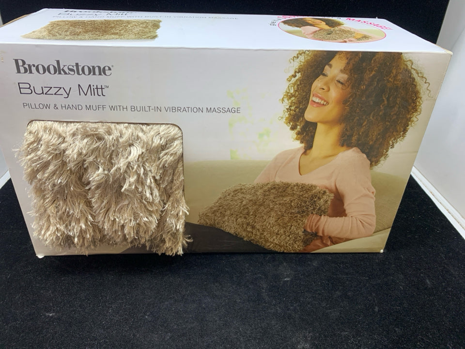 NIB BUZZY MITT HAND MUFF PILLOW W/VIBRATION BROOKSTONE.