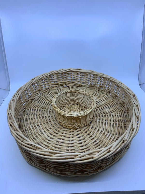BLONDE WICKER CHIP AND DIP SERVER.