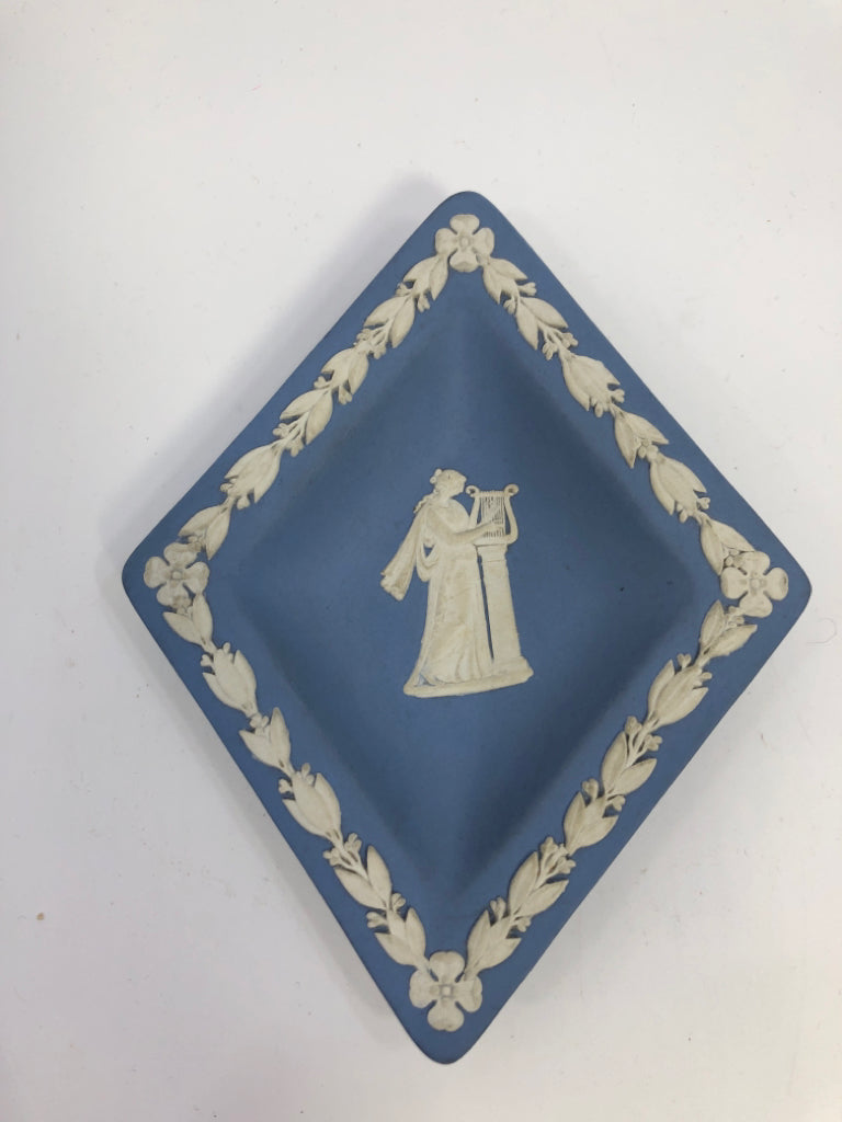 VTG JASPERWARE WOMAN PLAYING LYRE TRINKET DISH.