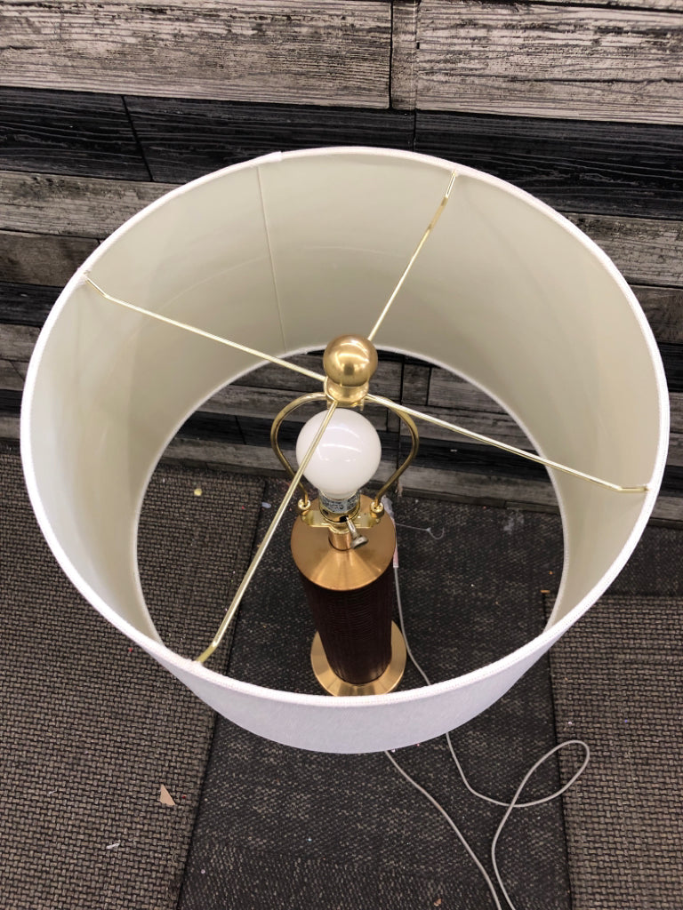 FAUX LEATHER GOLD BASE LAMP W/TAN SHADE.