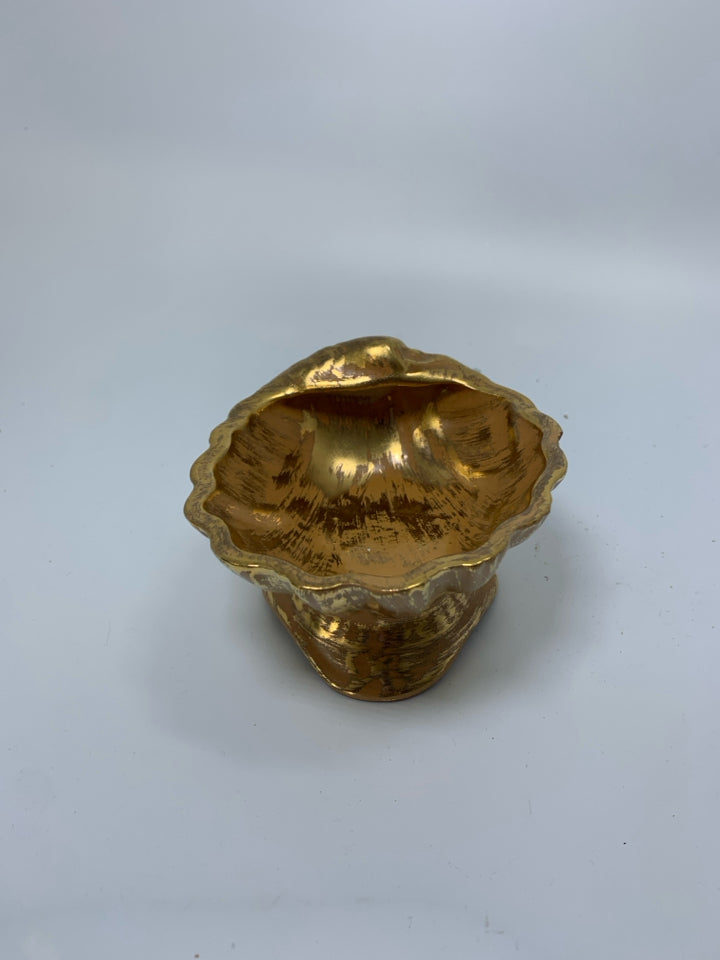 VTG GRANADA GOLD FOOTED SMALL SHELL SHAPED BOWL.
