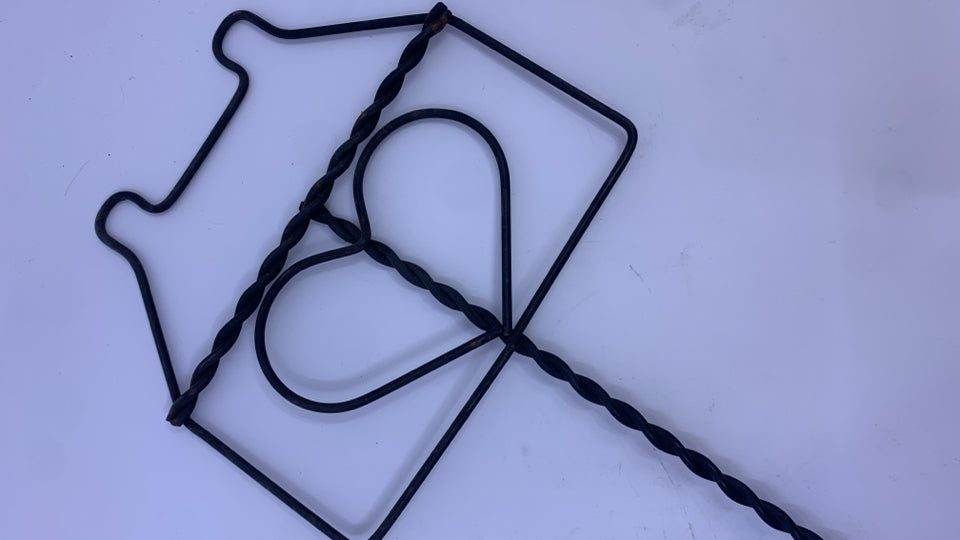 SHORT METAL HOUSE SHAPED RUG BEATER W/ WOOD HANDLE.