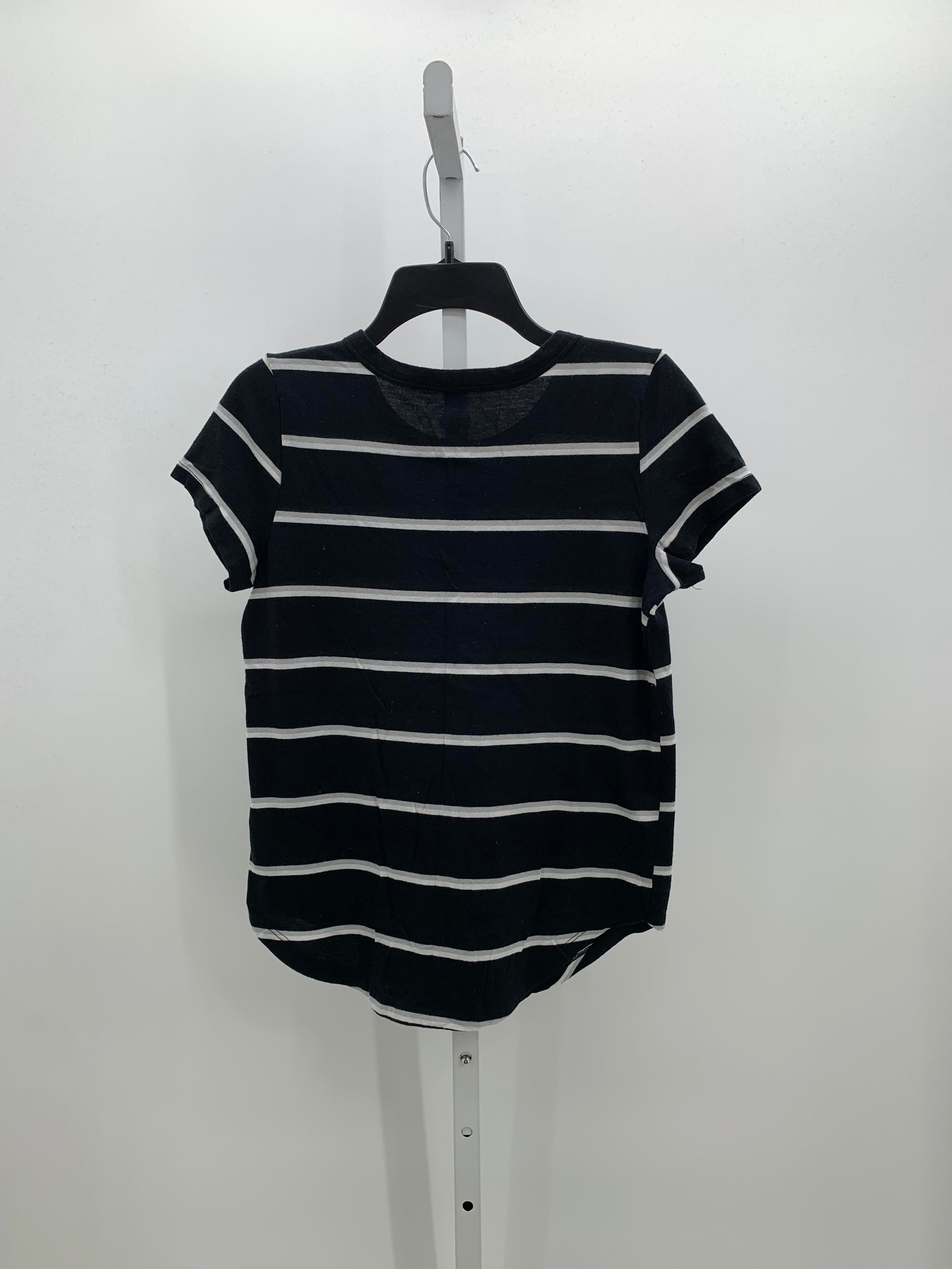 SO Size Small Juniors Short Sleeve Shirt
