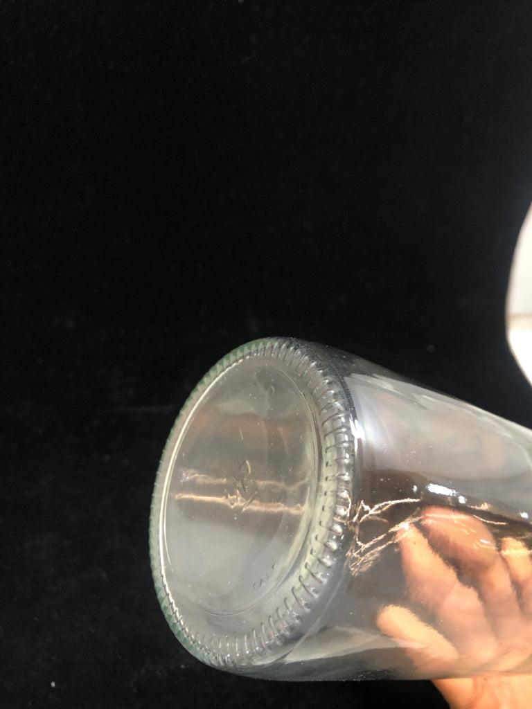 CLEAR GLASS BOTTLE W/FLIP TOP STOPPER.