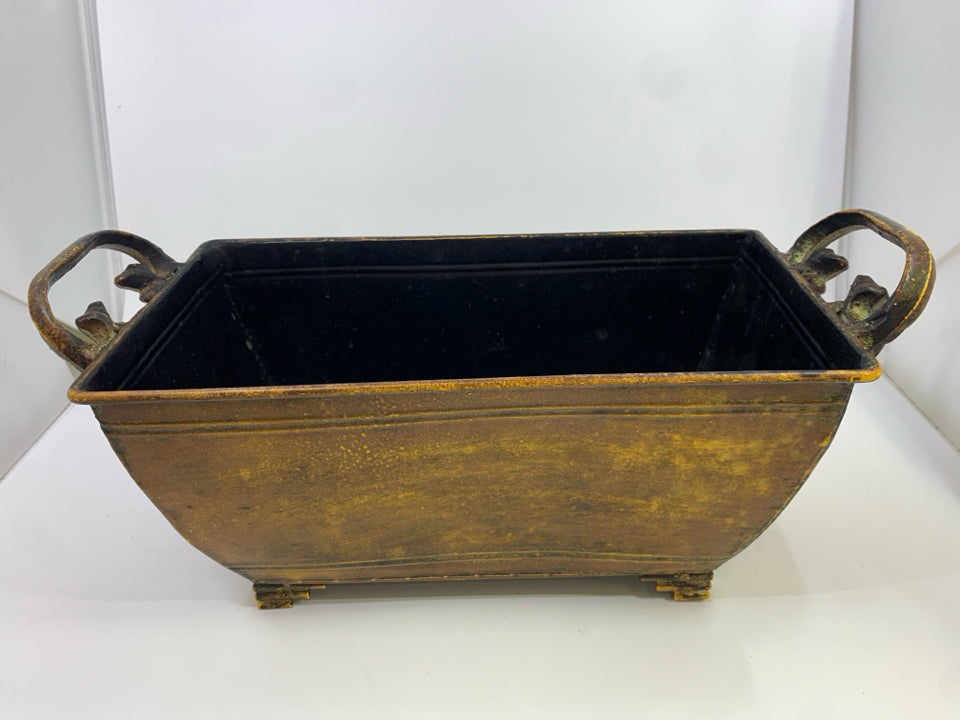 GOLD PAINTED SQUARE METAL BUCKET W/HANDLES.