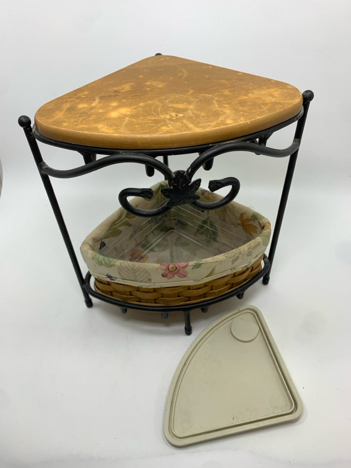 CORNER BASKET IN WROUGHT IRON STAND SET.