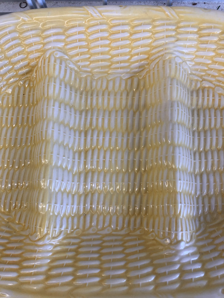 3 SECTION DIVIDED YELLOW BASKETWEAVE STYLE PLATE.