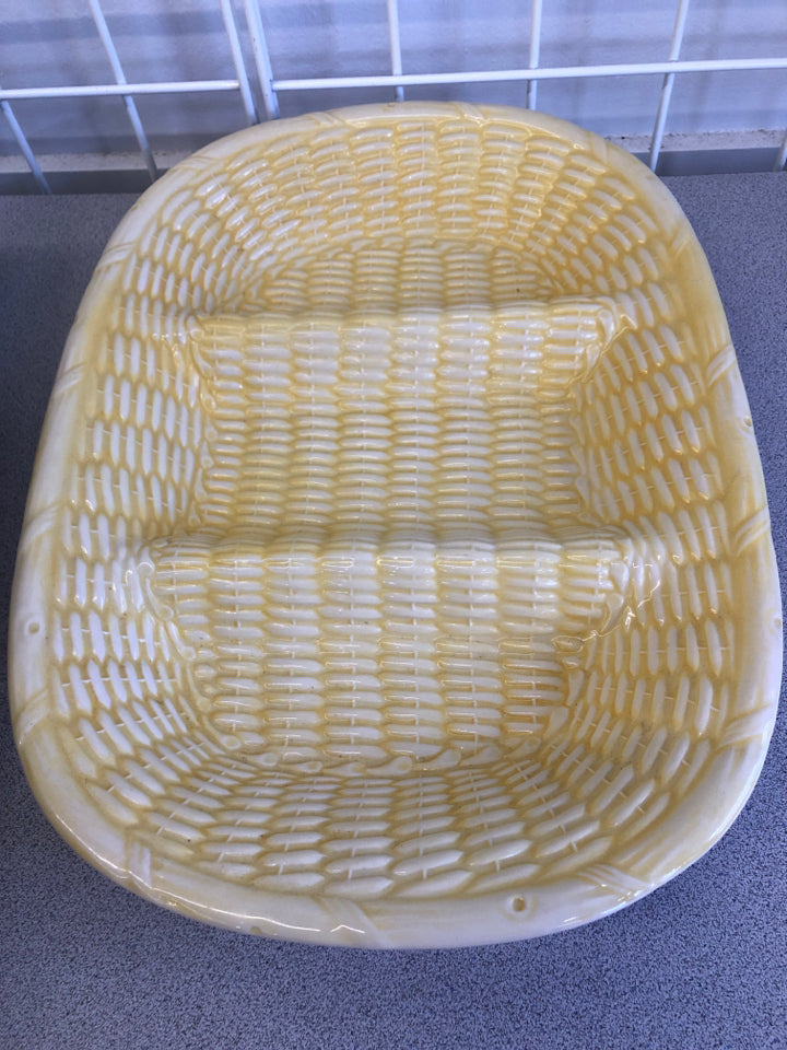 3 SECTION DIVIDED YELLOW BASKETWEAVE STYLE PLATE.