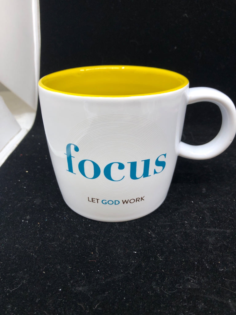 WHITE FOCUS MUG.
