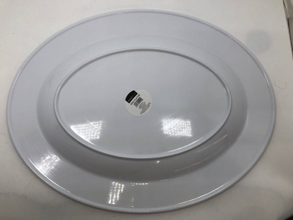 EAT, DRINK AND BE SPOOKY PLASTIC SERVING PLATTER.