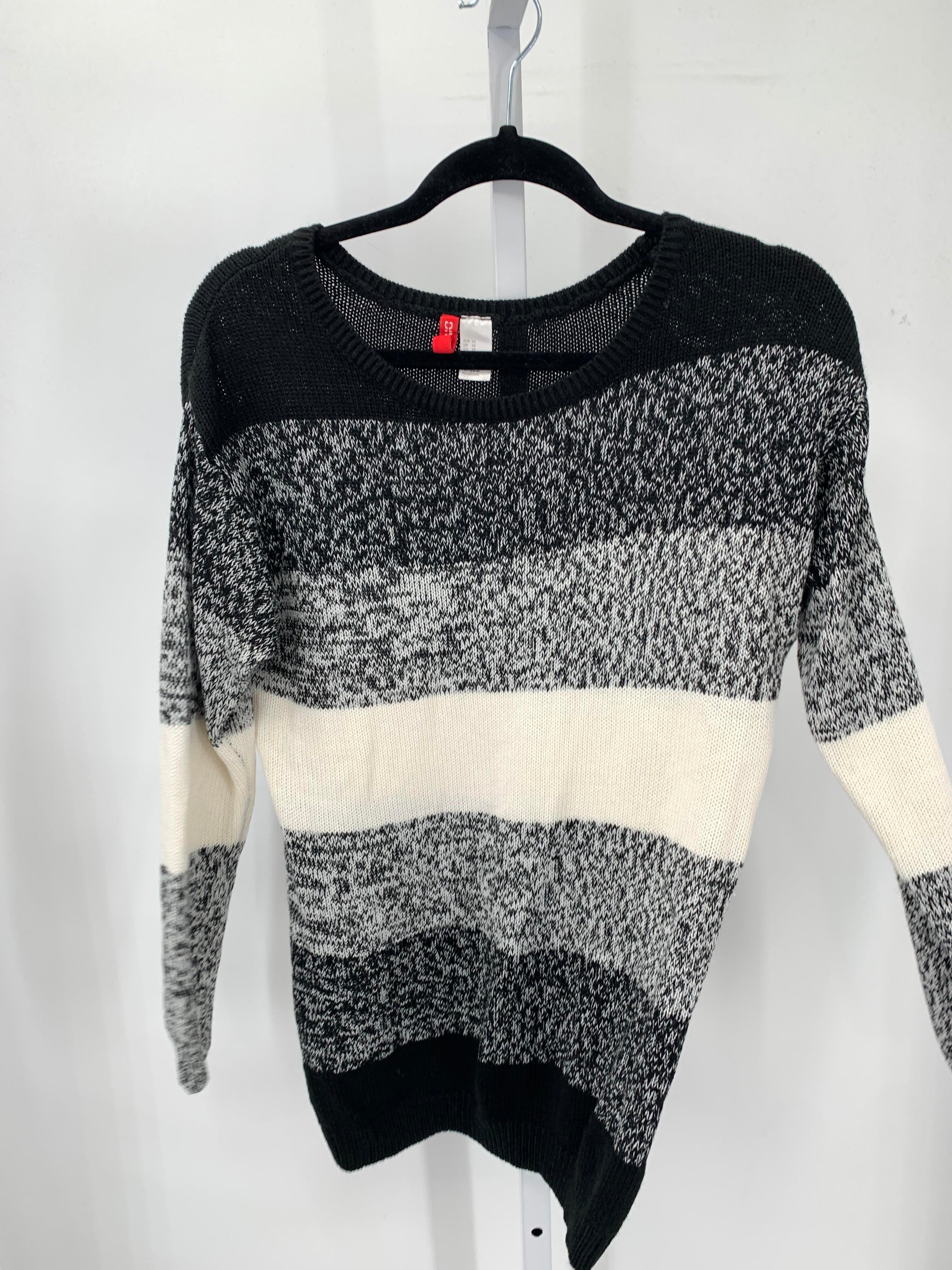 Divided Size X Small Juniors Long Sleeve Sweater