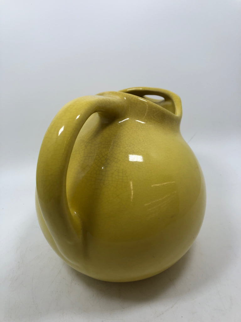 VTG YELLOW CERAMIC BALL PITCHER.