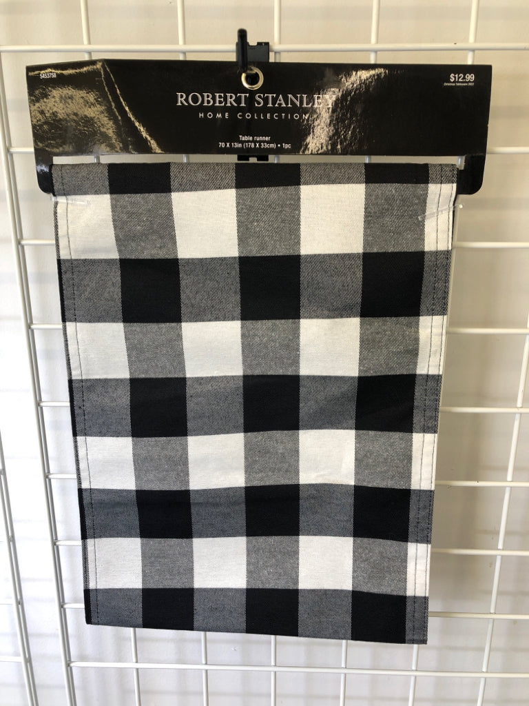 NIP BLACK /WHITE TABLE RUNNER.