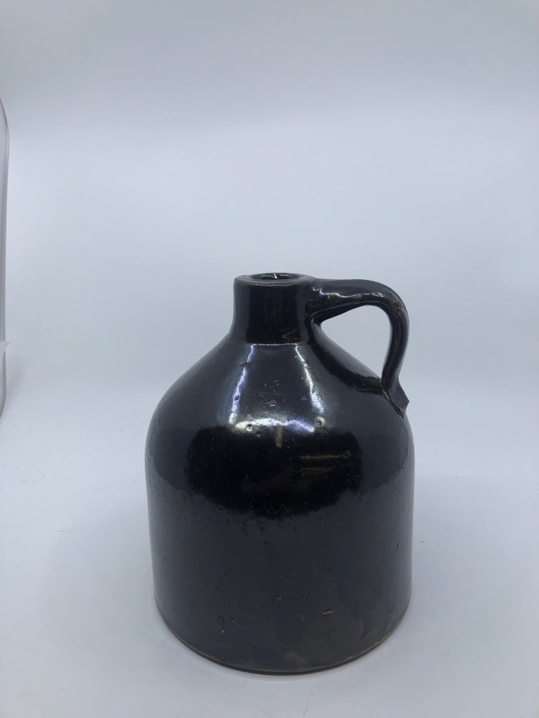 DARK BROWN POTTERY JUG.